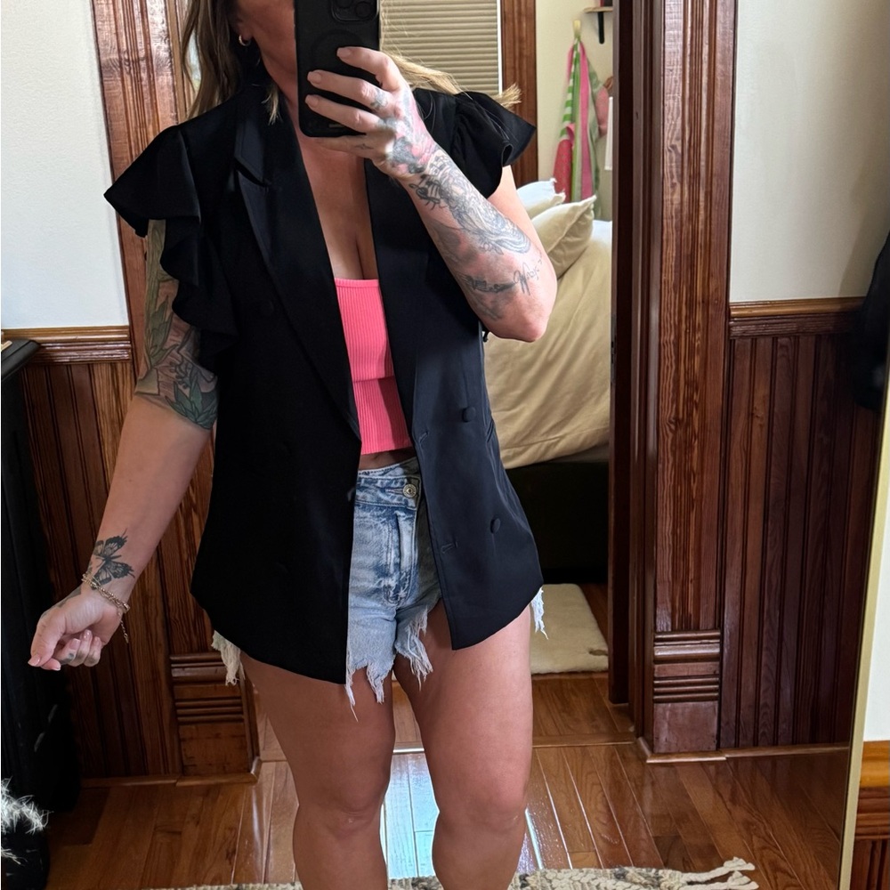 Mazik Ruffled Shoulder Vest